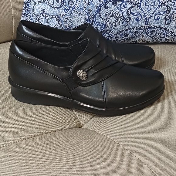 Clarks Shoes - Clarks Hope Roxanne loafers black leather NWOT